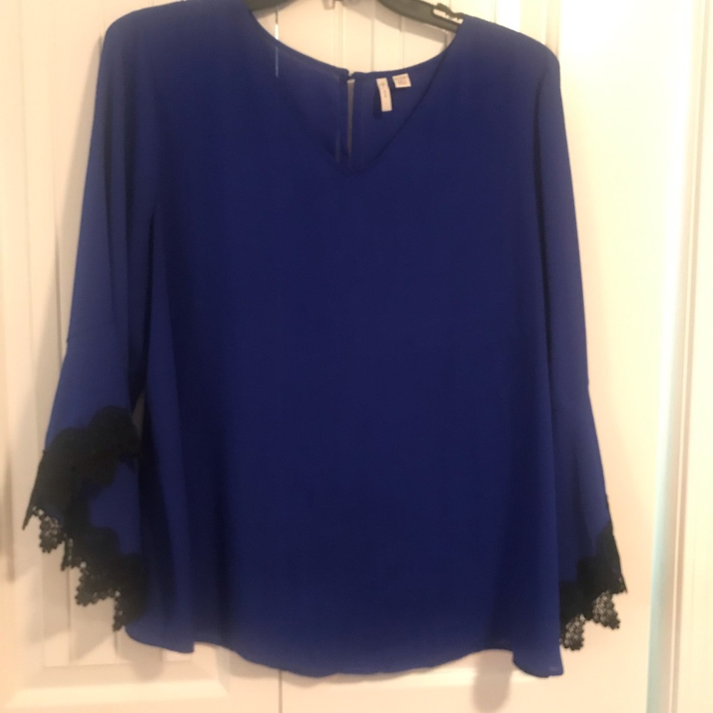 Lace sleeved blouse